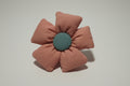 Broche création "une jolie fleur en tissus"