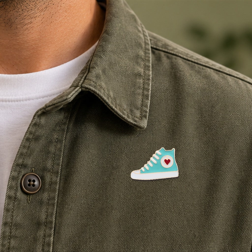 Sneaker Heart Pin — veste