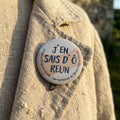 Badge rond J’en sais d’où”, “description”:  — badge seul