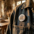 Badge rond Qutou Qu’ôle”, “description”:  — badge seul