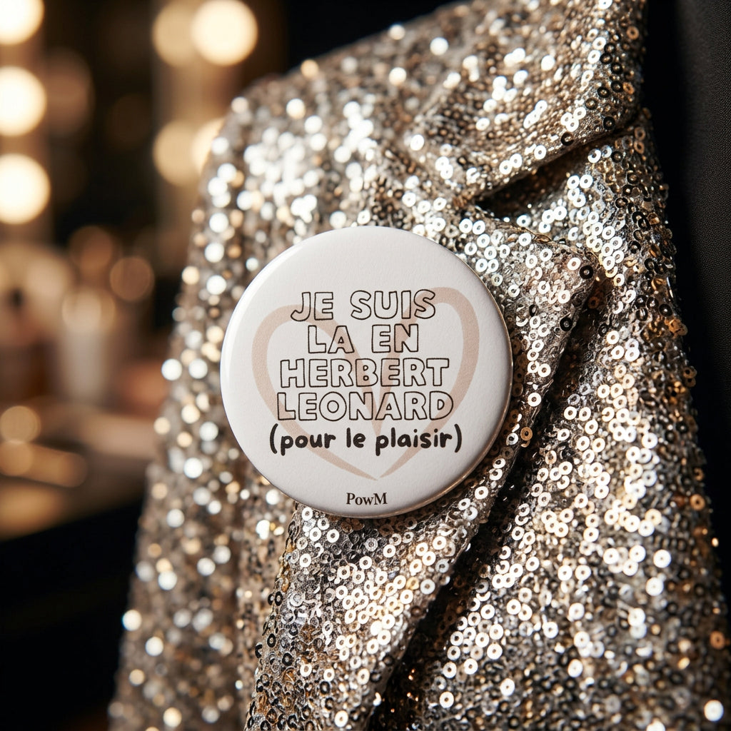 Badge rond Je suis la en Herbert Leonard”, “description”:  — badge seul