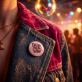 Badge rond "T'as pas fini de briller" — badge seul