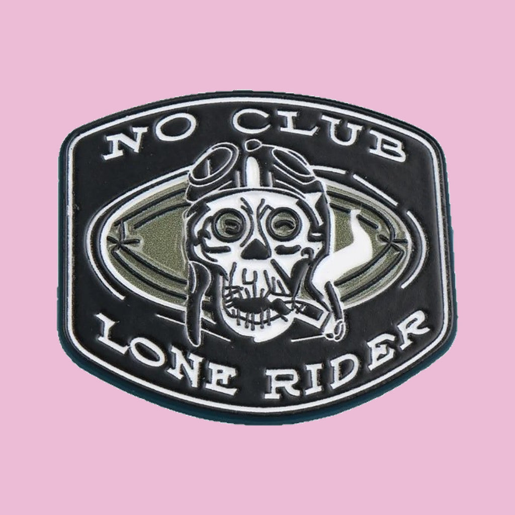 No Club Lone Rider Pin — fond