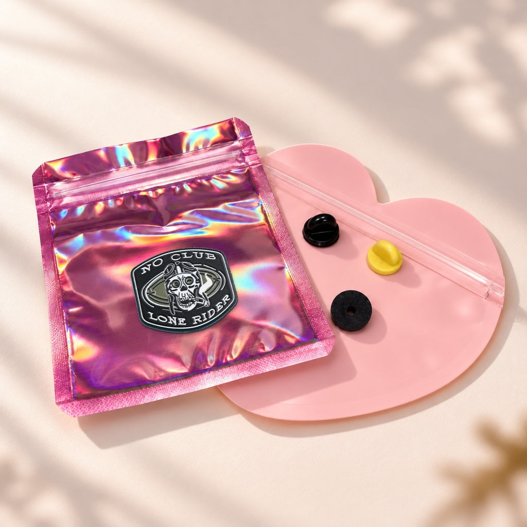 No Club Lone Rider Pin — pochette