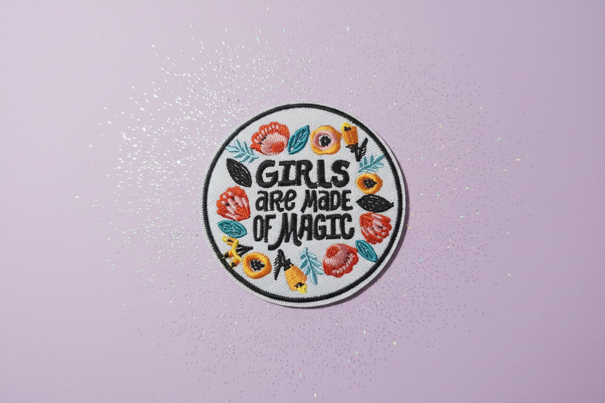 Patch ecusson (thermocollant) "Girls are made of magic"