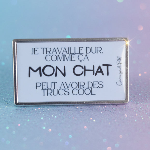 Pin's Création - "Je travaille dur..."